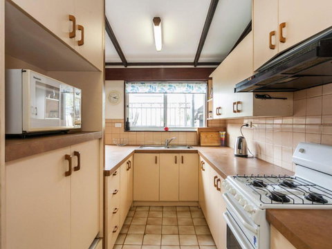 OCEAN SOUNDS Anglesea - Schoolies Week Accommodation 3