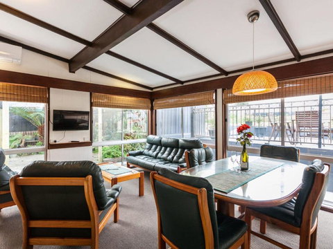 OCEAN SOUNDS Anglesea - Schoolies Week Accommodation 4