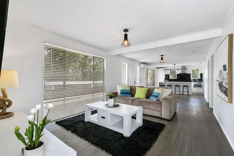 Beauty AND THE Peace - Inlet Side - Schoolies Week Accommodation 1