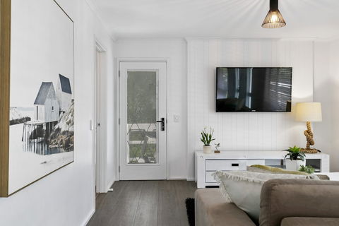 Beauty AND THE Peace - Inlet Side - Schoolies Week Accommodation 2