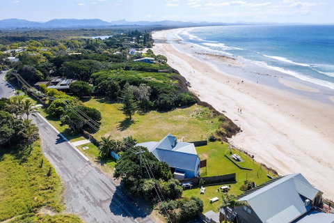 A PERFECT STAY - Belongil On The Beach - Schoolies Week Accommodation 0