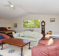 Morisset Waterfront 1bdr Studio looking over Trinity Marina - Schoolies Week Accommodation