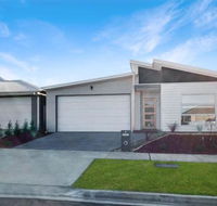 Brand New Home 10 mins to Beach Torquay Geelong Deakin Hospitals - Schoolies Week Accommodation