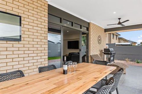 La Sienna - Schoolies Week Accommodation 5