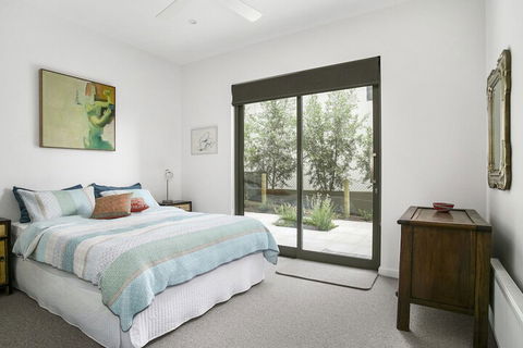 Lansdowne Villa - Schoolies Week Accommodation 2