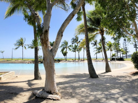 Magnums Airlie Beach - Schoolies Week Accommodation 2
