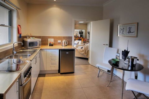 53 On Victoria - Schoolies Week Accommodation 1