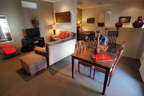 53 On Victoria - Schoolies Week Accommodation 2