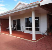 Close Encounters Bed  Breakfast - Schoolies Week Accommodation