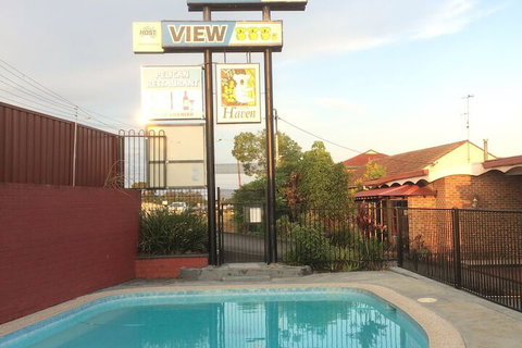Riverview Motor Inn - Schoolies Week Accommodation 7