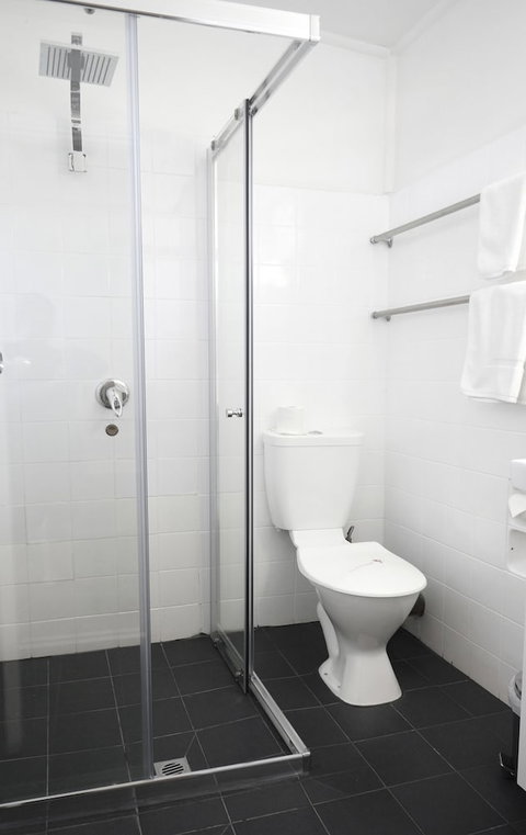Highway Motor Inn - Schoolies Week Accommodation 3