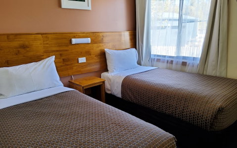 Highway Motor Inn - Schoolies Week Accommodation 6