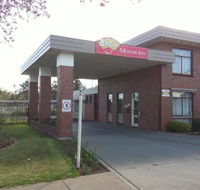 Big Valley Lakeside Paradise Motor Inn - Schoolies Week Accommodation