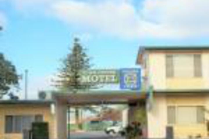 Leeton NSW Schoolies Week Accommodation