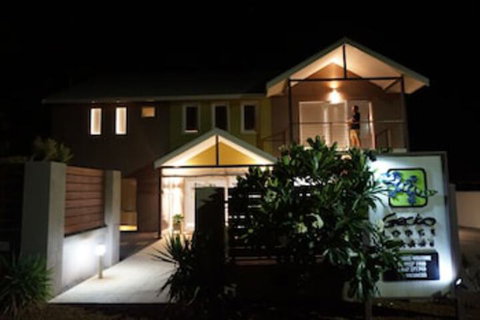 Gecko Lodge - Schoolies Week Accommodation 0