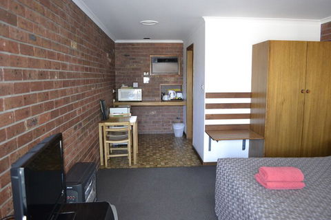 Kardinia Park Motel - Schoolies Week Accommodation 5