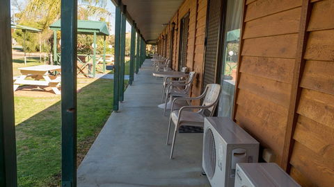 Deniliquin Country Club Motor Inn - Schoolies Week Accommodation 1