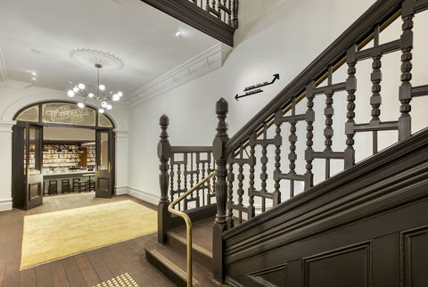 Farmers Home Hotel - Schoolies Week Accommodation 0