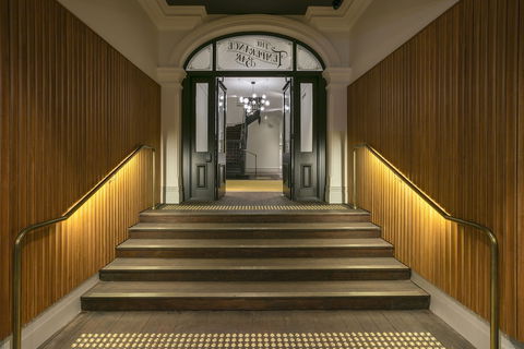 Farmers Home Hotel - Schoolies Week Accommodation 2