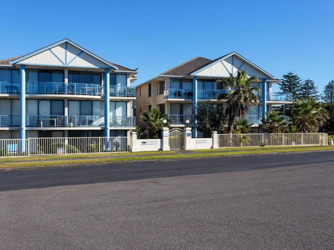 Across The Road From The Beach! - Schoolies Week Accommodation 5