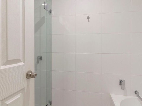 Across The Road From The Beach! - Schoolies Week Accommodation 6