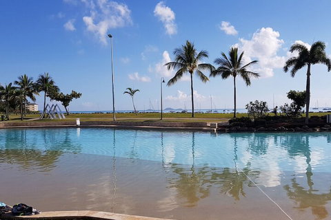 WHITSUNDAY Spacious & Comfortable Moments From Picturesque Boardwalk - Schoolies Week Accommodation 1