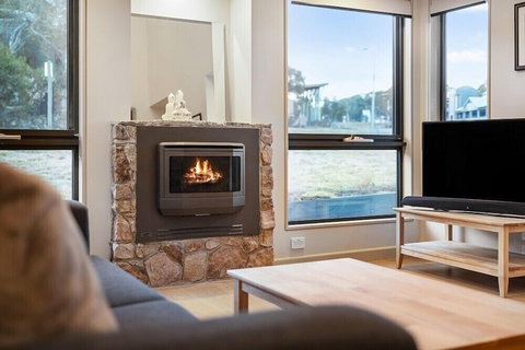 Black Out - Schoolies Week Accommodation 6
