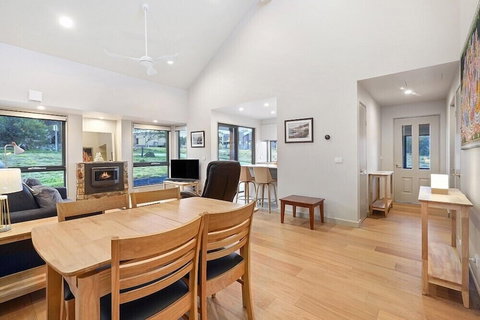 Black Out - Schoolies Week Accommodation 5