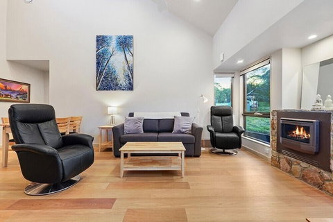 Black Out - Schoolies Week Accommodation 1