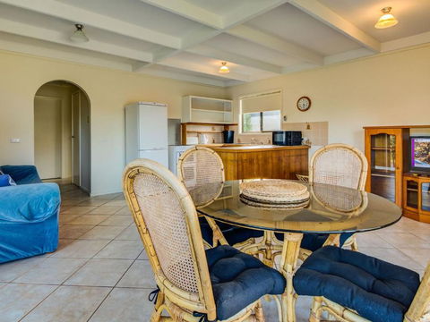 Cuttriss By The Beach - Schoolies Week Accommodation 5