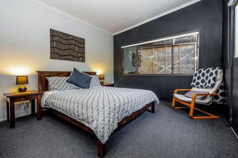 SUNSET BEACH SHACK On SURF - Schoolies Week Accommodation 2