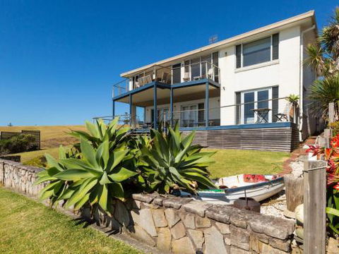 PENZANCE Gerroa Beachfront To Shelley Beach & 4pm Check Out Sundays - Schoolies Week Accommodation 3