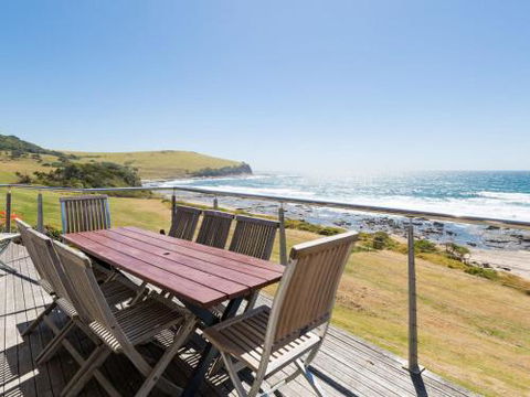 PENZANCE Gerroa Beachfront To Shelley Beach & 4pm Check Out Sundays - Schoolies Week Accommodation 4