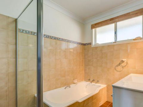 PENZANCE Gerroa Beachfront To Shelley Beach & 4pm Check Out Sundays - Schoolies Week Accommodation 2