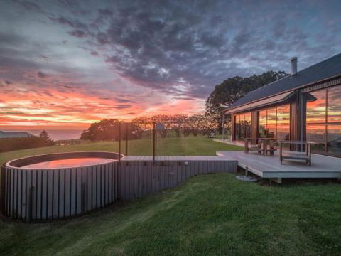 THE SHED Gerroa 4pm Checkout On Sundays & Public Holidays - Schoolies Week Accommodation 0