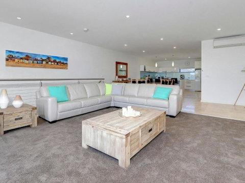 Rosalea By The Bay - Schoolies Week Accommodation 5