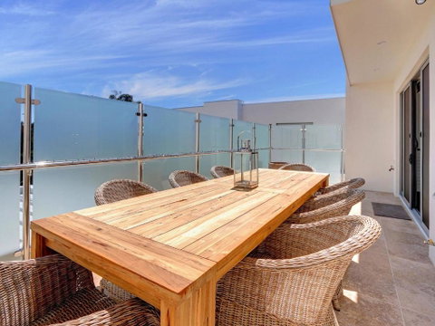 Rosalea By The Bay - Schoolies Week Accommodation 3