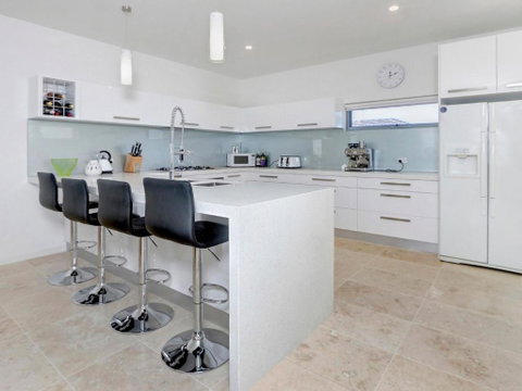 Rosalea By The Bay - Schoolies Week Accommodation 4