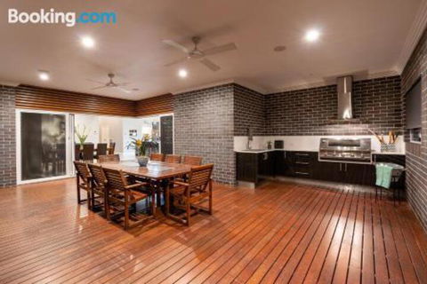 Wentworth Estate 5 Bedroom Luxury Home Sleeps 12 - Schoolies Week Accommodation 5