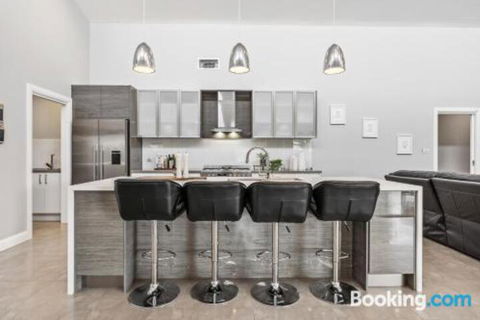 Wentworth Estate 5 Bedroom Luxury Home Sleeps 12 - Schoolies Week Accommodation 2