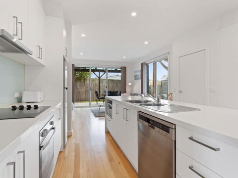 NORMANBY Coastal FREE WIFI & NETFLIX - Schoolies Week Accommodation 4