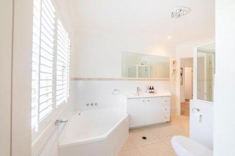 Beaches - Schoolies Week Accommodation 6
