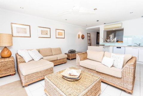 BY THE SEA SHORE STUNNING UNIT POOL SPA WIFI. - Schoolies Week Accommodation 5