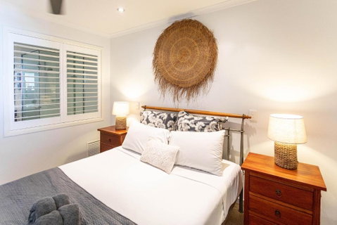 BY THE SEA SHORE STUNNING UNIT POOL SPA WIFI. - Schoolies Week Accommodation 4