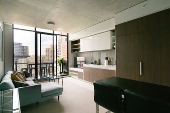 Spacious Apartment Close To Melbourne CBD - Schoolies Week Accommodation 6