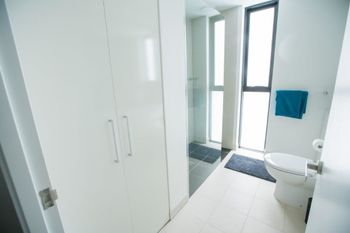 Spacious Apartment Close To Melbourne CBD - Schoolies Week Accommodation 5