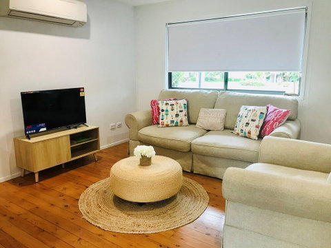 Coastal Cottage - Cannonvale - Schoolies Week Accommodation 6