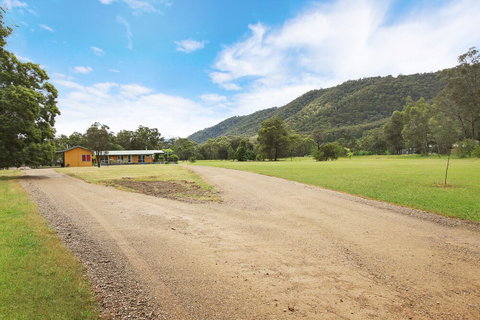 Feathertop Views And Dorm - Schoolies Week Accommodation 0
