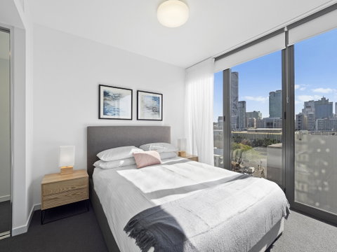 Lucid Living Brisbane - Schoolies Week Accommodation 6