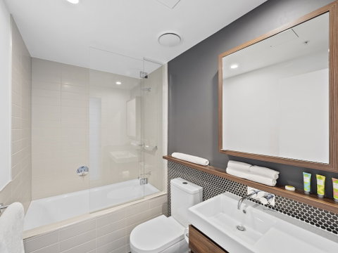 Lucid Living Brisbane - Schoolies Week Accommodation 4